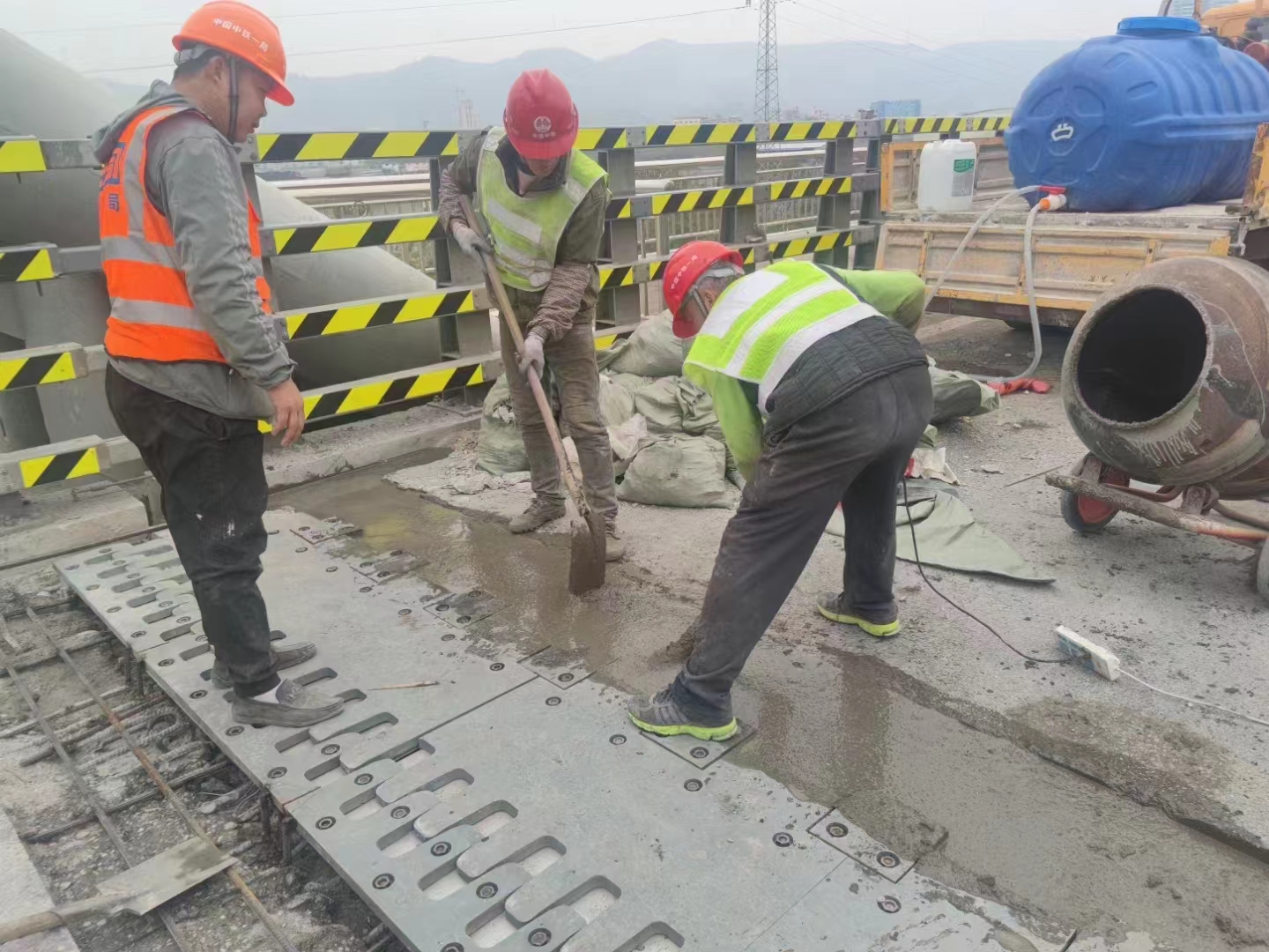 海南藏族桥梁道路伸缩缝起到什么作用